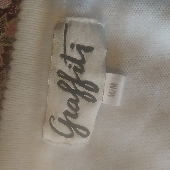 White cardigan with flower detail - Picture 4 of 5